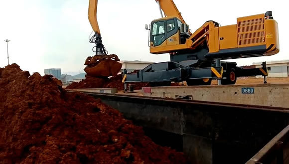 1547002110129266.jpg WLYS50鎳礦裝船.jpg